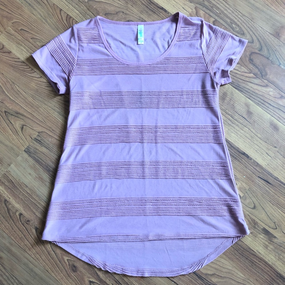 XS LulaRoe Classic Tee - Pink with Ribbed Texture